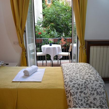 Roma Hotel Srls Bagian luar foto